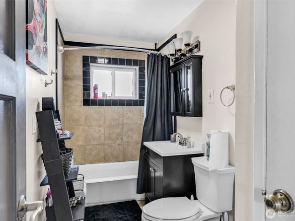 2716 NE 5th Place, Renton WA 98056