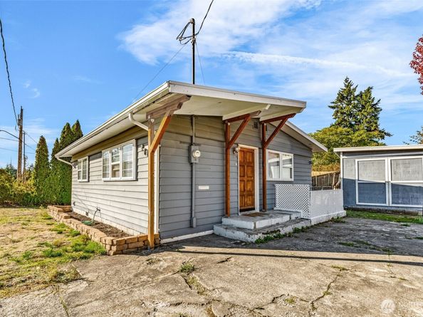 2716 NE 5th Place, Renton WA 98056