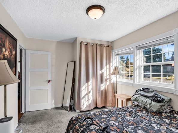 2716 NE 5th Place, Renton WA 98056