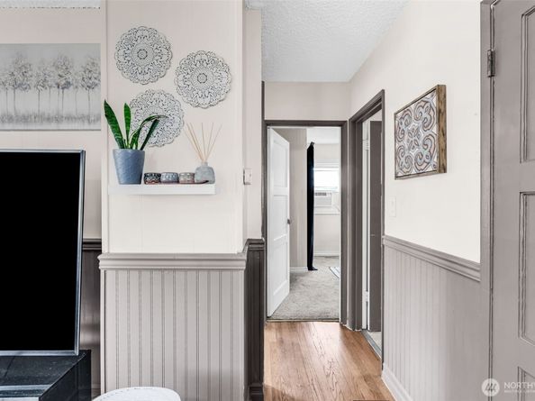 2716 NE 5th Place, Renton WA 98056