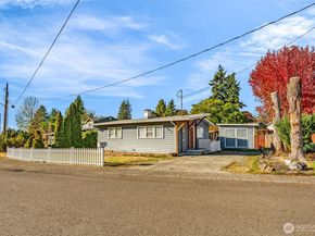 2716 NE 5th Place, Renton WA 98056