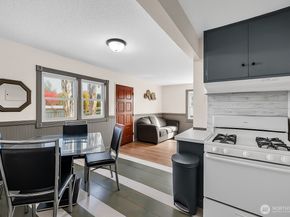 2716 NE 5th Place, Renton WA 98056