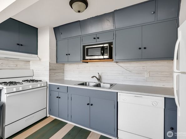 2716 NE 5th Place, Renton WA 98056