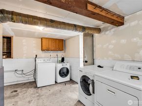 2716 NE 5th Place, Renton WA 98056