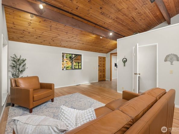 5981 Lynwood Center Road NE, Bainbridge Island WA 98110