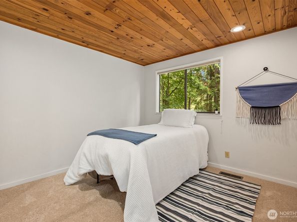 5981 Lynwood Center Road NE, Bainbridge Island WA 98110