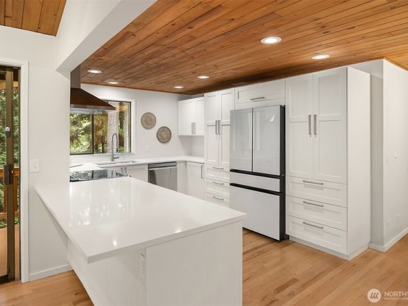 5981 Lynwood Center Road NE, Bainbridge Island WA 98110
