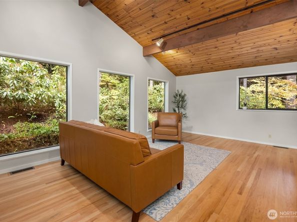 5981 Lynwood Center Road NE, Bainbridge Island WA 98110