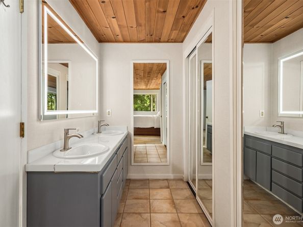 5981 Lynwood Center Road NE, Bainbridge Island WA 98110