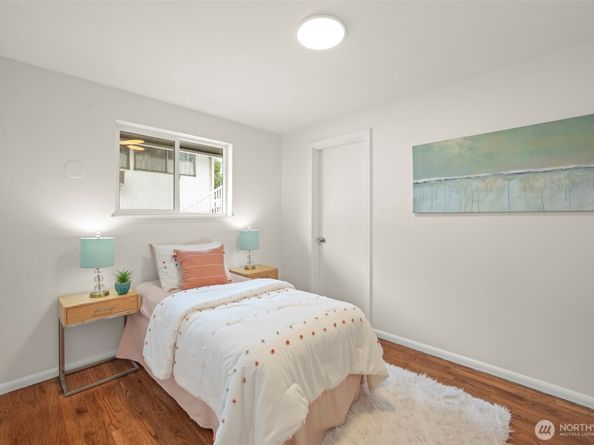 9728 57th Avenue S A, Seattle WA 98118