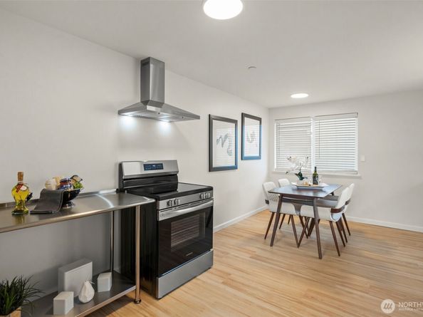 9728 57th Avenue S A, Seattle WA 98118