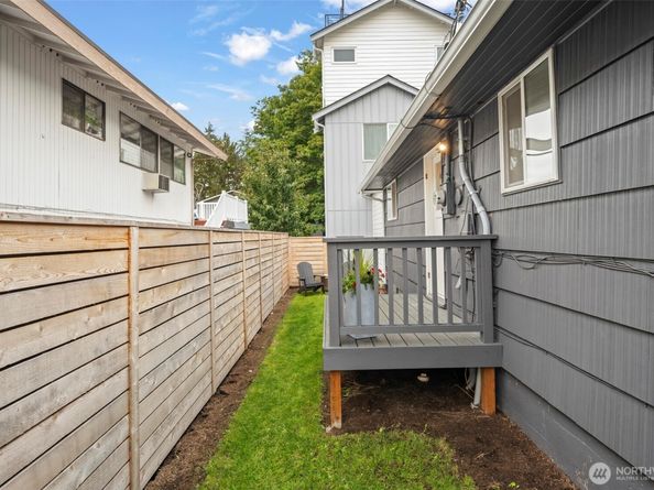 9728 57th Avenue S A, Seattle WA 98118