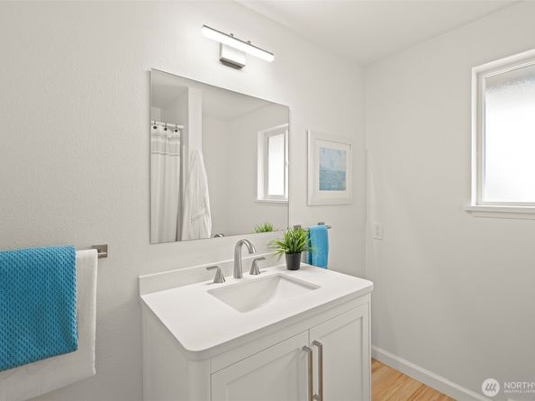 9728 57th Avenue S A, Seattle WA 98118