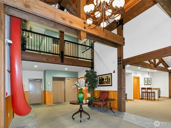 18707 SE Newport Way 102, Issaquah WA 98027