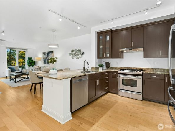 18707 SE Newport Way 102, Issaquah WA 98027