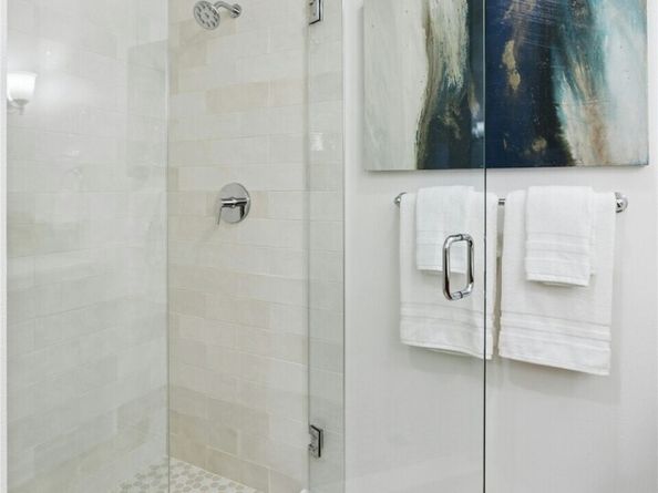 18707 SE Newport Way 102, Issaquah WA 98027