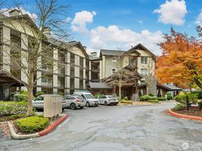 18707 SE Newport Way 102, Issaquah WA 98027