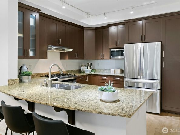 18707 SE Newport Way 102, Issaquah WA 98027