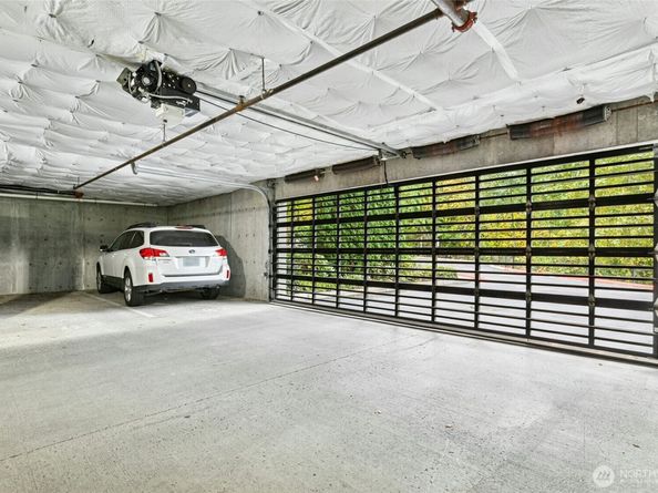 18707 SE Newport Way 102, Issaquah WA 98027