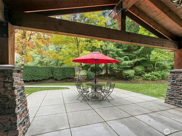 18707 SE Newport Way 102, Issaquah WA 98027