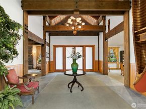 18707 SE Newport Way 102, Issaquah WA 98027