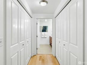 18707 SE Newport Way 102, Issaquah WA 98027