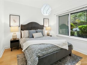 18707 SE Newport Way 102, Issaquah WA 98027