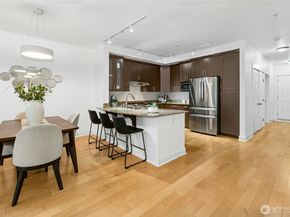 18707 SE Newport Way 102, Issaquah WA 98027