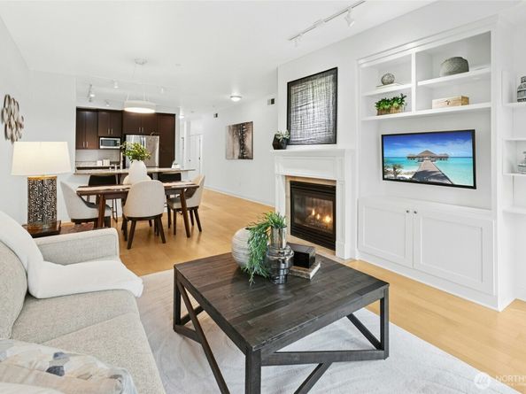 18707 SE Newport Way 102, Issaquah WA 98027