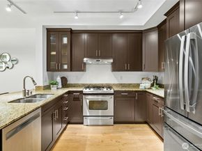 18707 SE Newport Way 102, Issaquah WA 98027