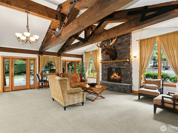 18707 SE Newport Way 102, Issaquah WA 98027