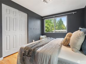 15641 SE 24th St, Bellevue WA 98008