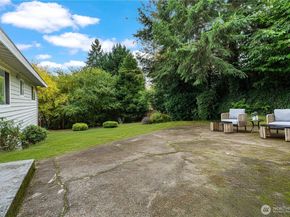 15641 SE 24th St, Bellevue WA 98008