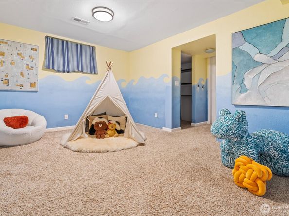 15641 SE 24th St, Bellevue WA 98008