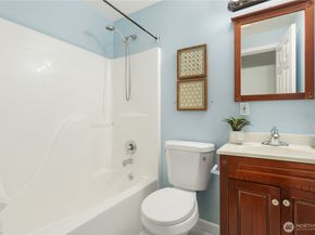 15641 SE 24th St, Bellevue WA 98008