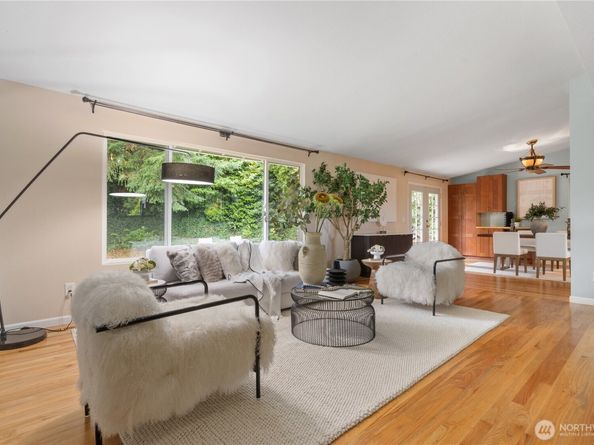 15641 SE 24th St, Bellevue WA 98008