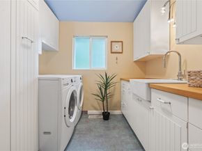 15641 SE 24th St, Bellevue WA 98008