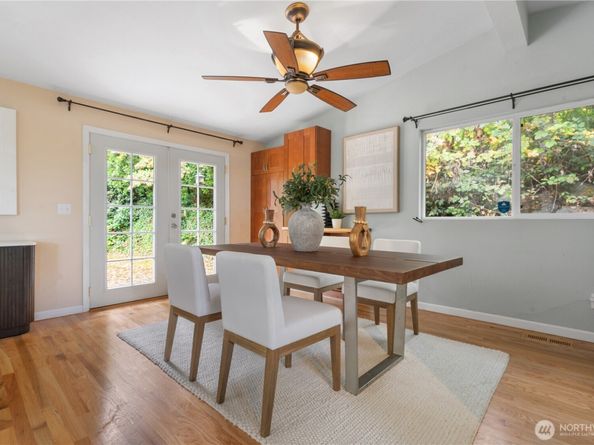 15641 SE 24th St, Bellevue WA 98008