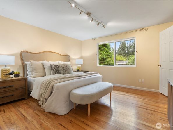 15641 SE 24th St, Bellevue WA 98008