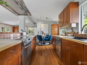 15641 SE 24th St, Bellevue WA 98008