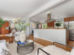 15641 SE 24th St, Bellevue WA 98008