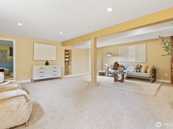 15641 SE 24th St, Bellevue WA 98008