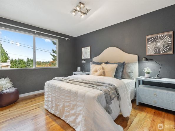 15641 SE 24th St, Bellevue WA 98008