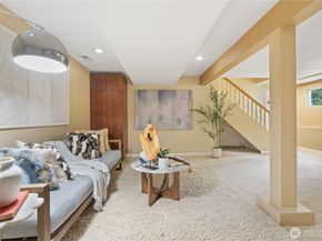 15641 SE 24th St, Bellevue WA 98008