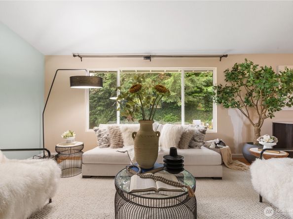 15641 SE 24th St, Bellevue WA 98008