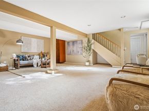 15641 SE 24th St, Bellevue WA 98008