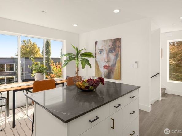 113 24th Avenue E A, Seattle WA 98112