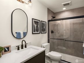 113 24th Avenue E A, Seattle WA 98112