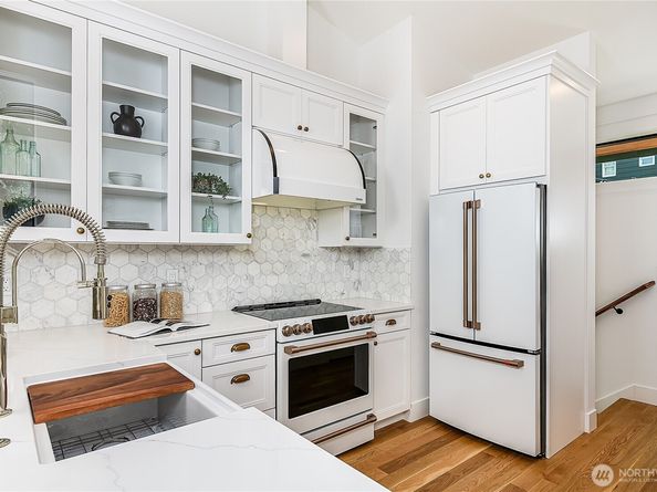 3644 33rd Avenue W, Seattle WA 98199