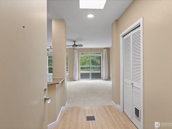 925 110th Avenue NE PH05, Bellevue WA 98004